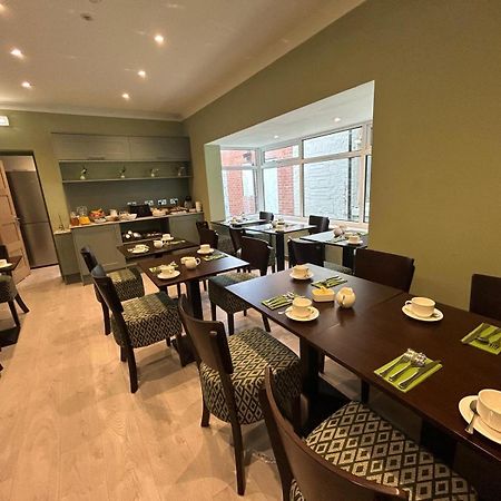 Hamilton Court Hotel Hoole Честер Экстерьер фото