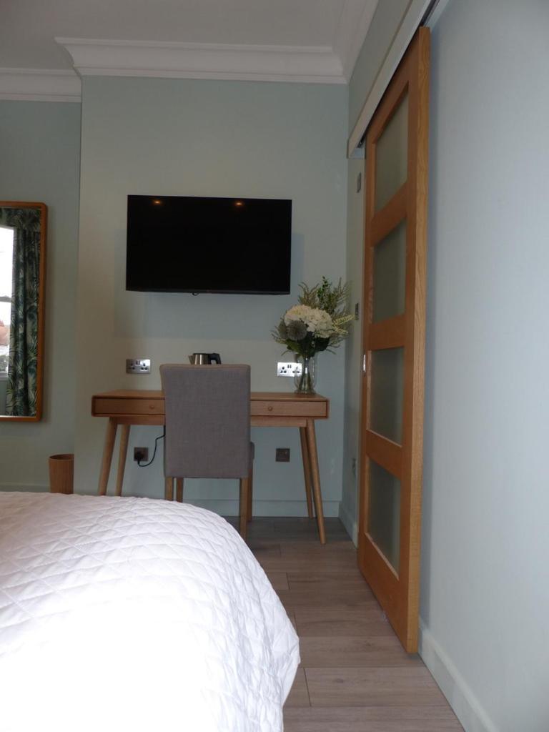 Hamilton Court Hotel Hoole Честер Экстерьер фото