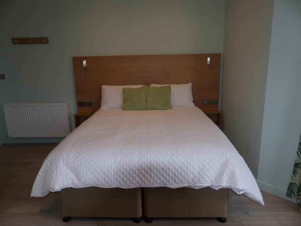 Hamilton Court Hotel Hoole Честер Экстерьер фото