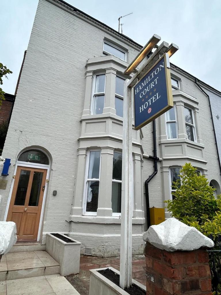 Hamilton Court Hotel Hoole Честер Экстерьер фото