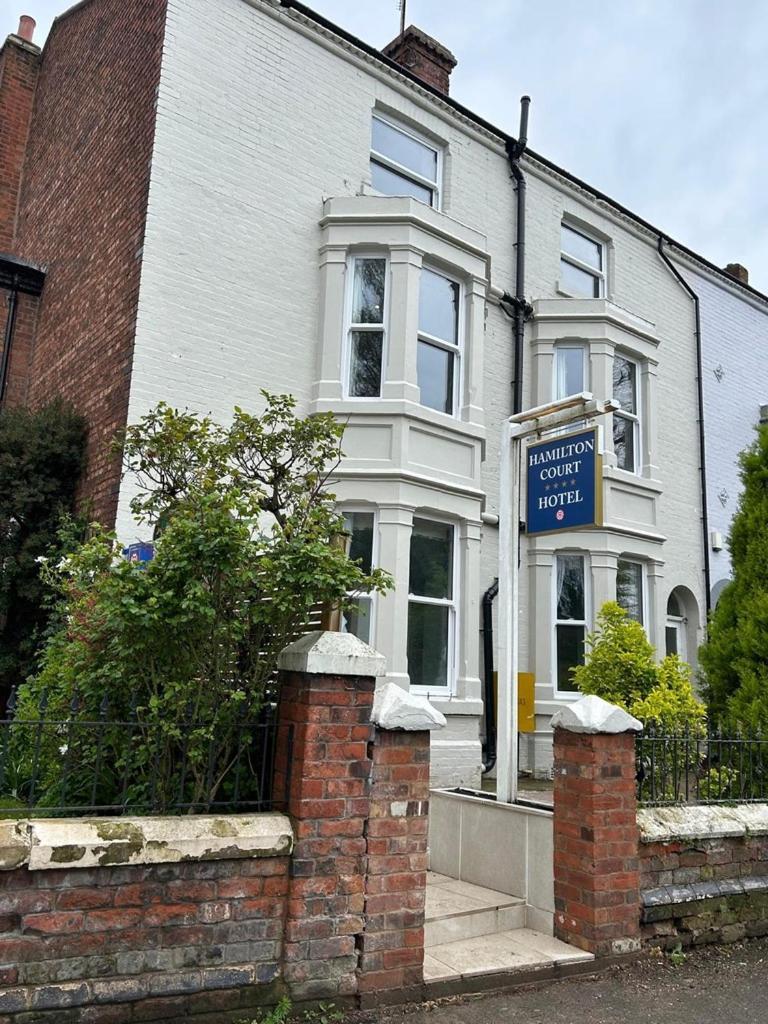 Hamilton Court Hotel Hoole Честер Экстерьер фото