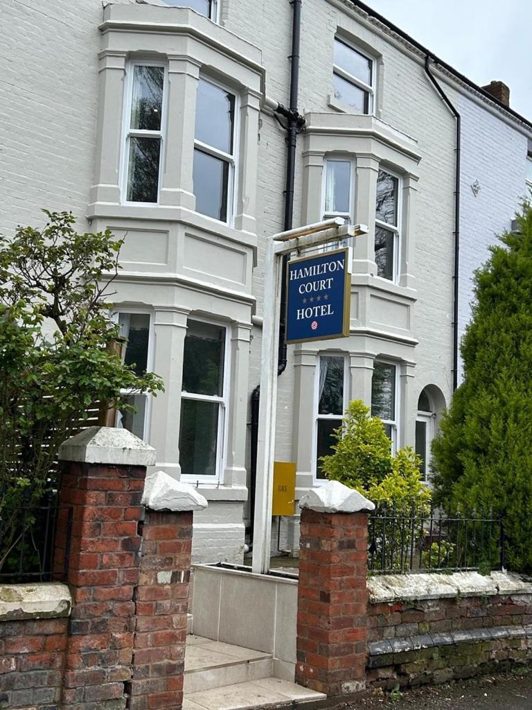 Hamilton Court Hotel Hoole Честер Экстерьер фото