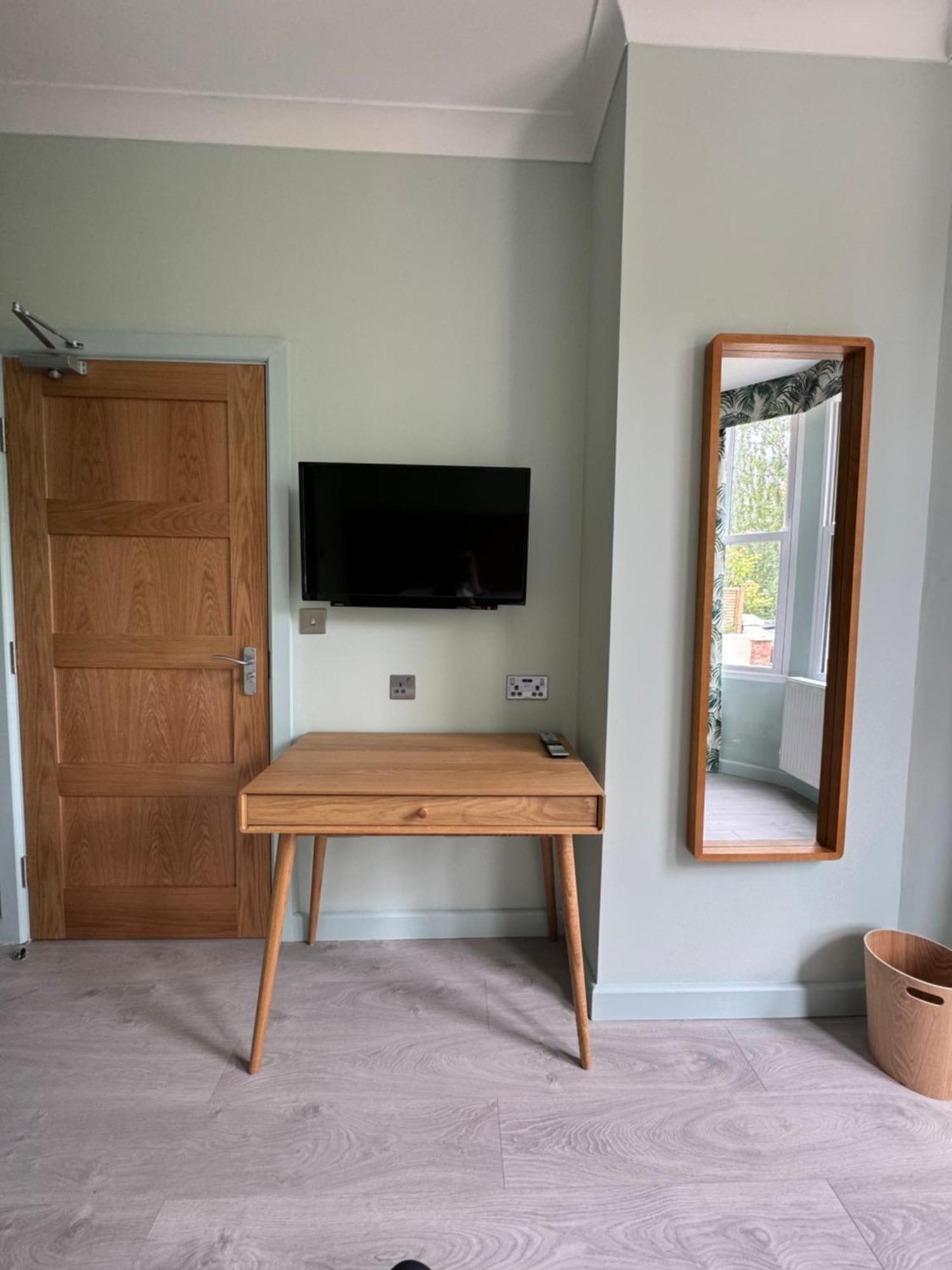 Hamilton Court Hotel Hoole Честер Экстерьер фото