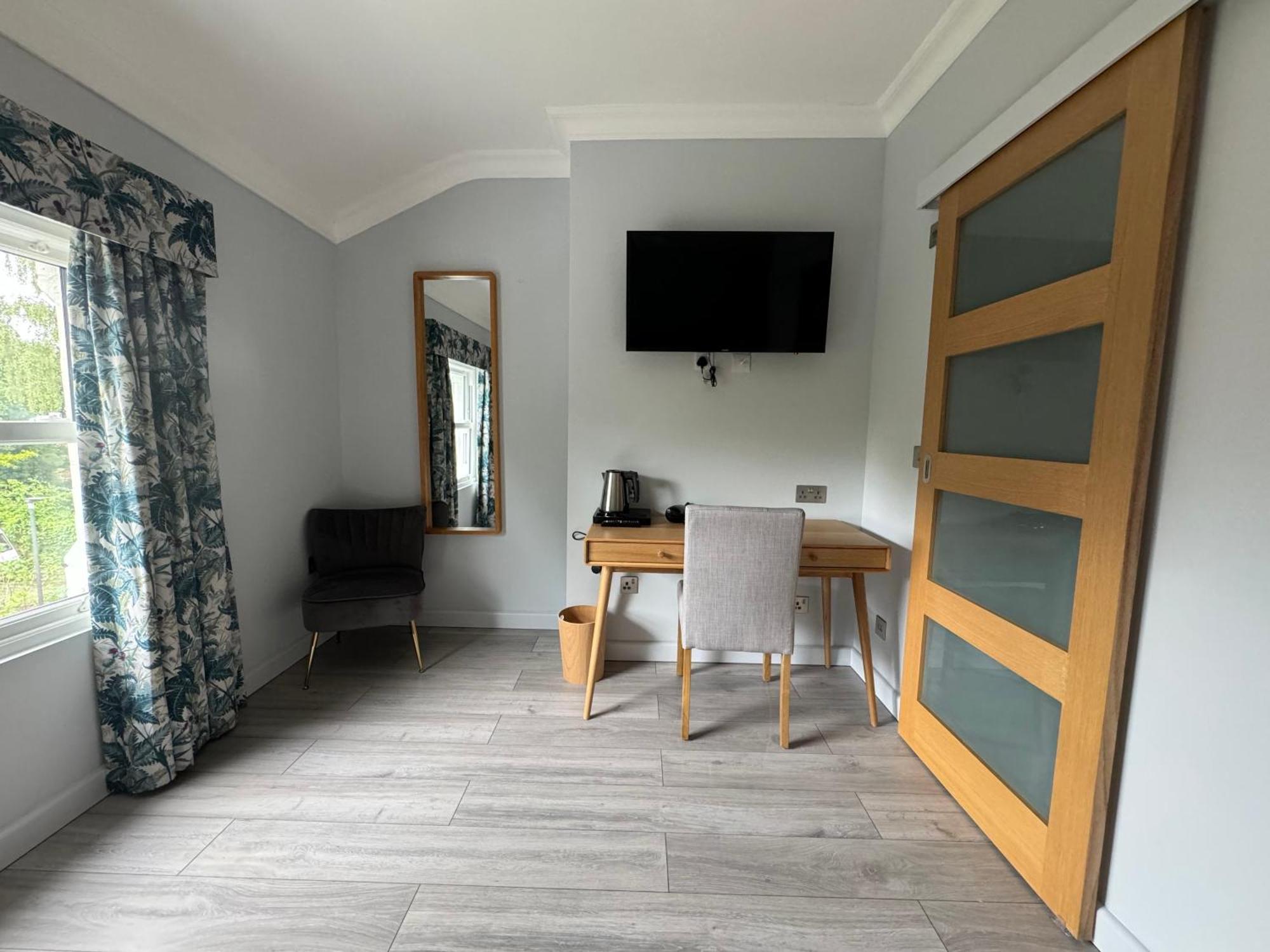 Hamilton Court Hotel Hoole Честер Экстерьер фото