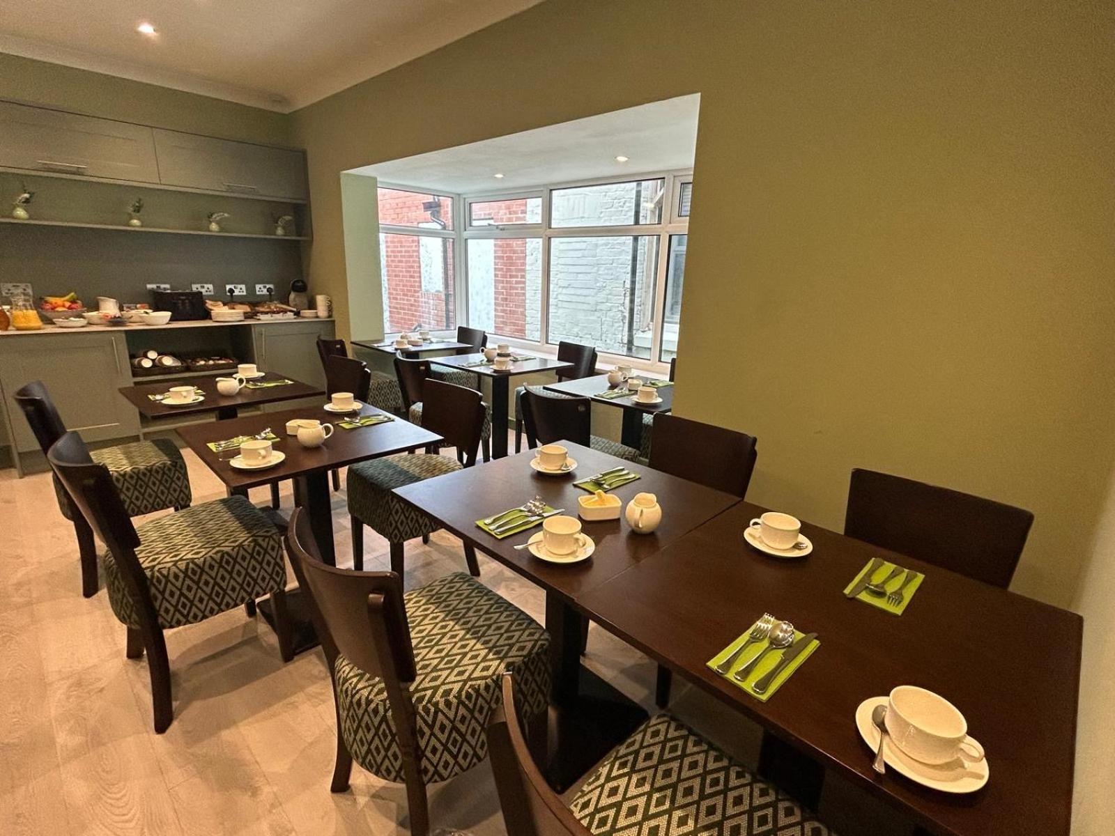 Hamilton Court Hotel Hoole Честер Экстерьер фото