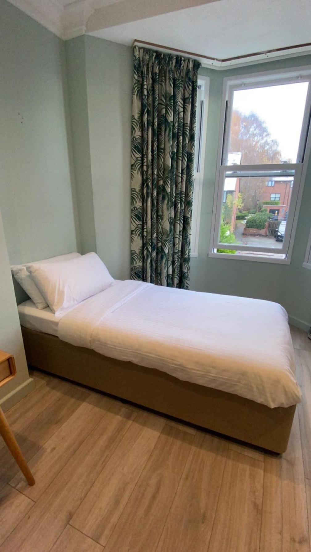 Hamilton Court Hotel Hoole Честер Экстерьер фото